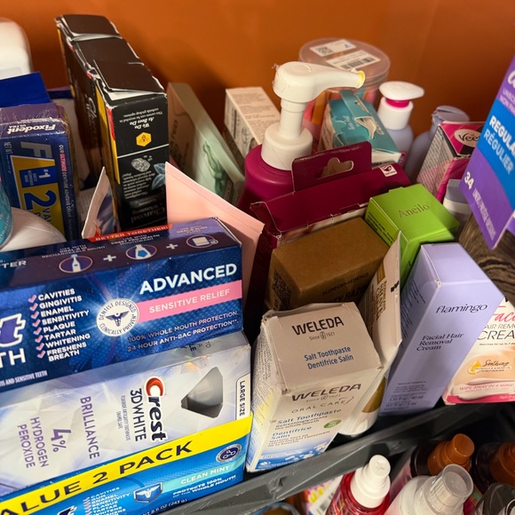 Saturday New Amazon Pallet Health, Makeup/Beauty - Picture 16 of 16